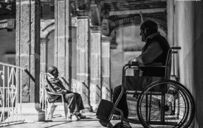 El abandono como método de la necropolítica