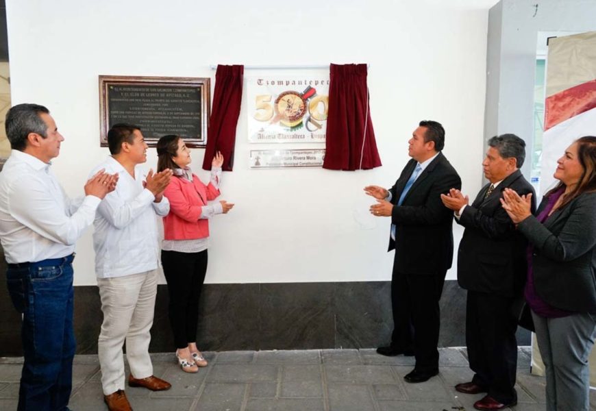 Develan placa conmemorativa 500 años del Encuentro de Dos Culturas en Tzompantepec