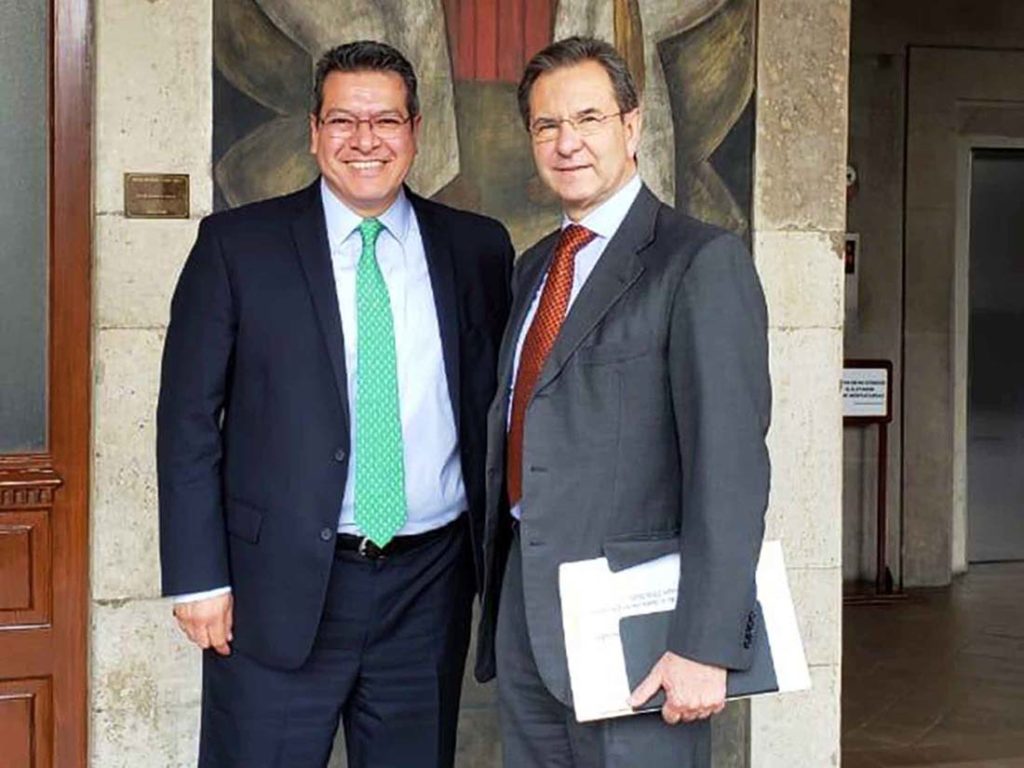 Marco Mena y Esteban Moctezuma, Secretario de Educación se reúnen