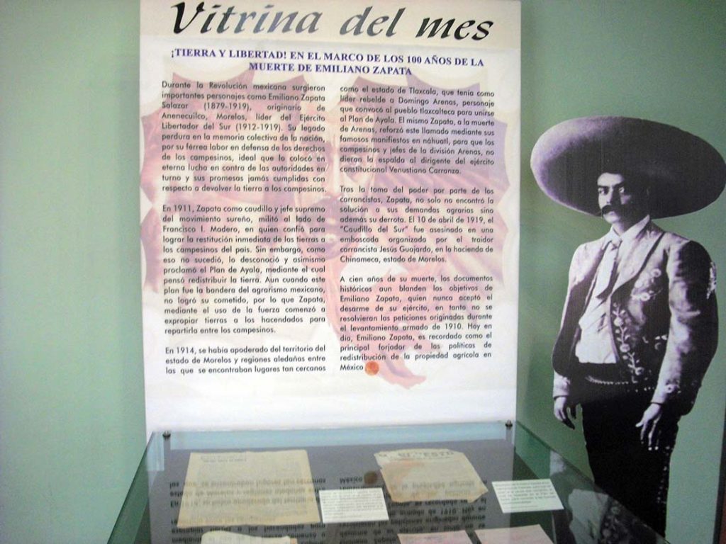 Dedica Vitrina del Mes el Museo de la Memoria a Emiliano Zapata