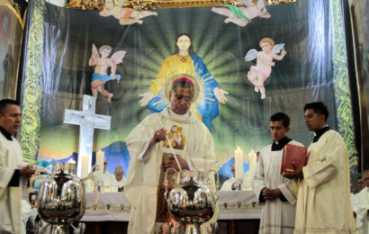 Obispo de Tlaxcala encabeza misa crismal y bendición de los Santos Óleos