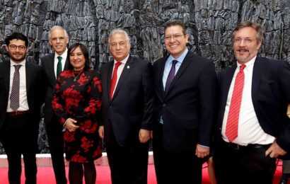 Marco Mena asistió a despedida del embajador de China en México