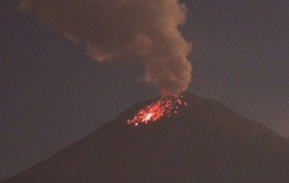 Exhalaciones de vapor e incandescencia registra Popocatépetl