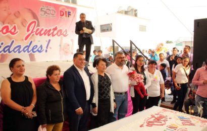 Celebran a más de mil 500 mamás y niños en Apetatitlán