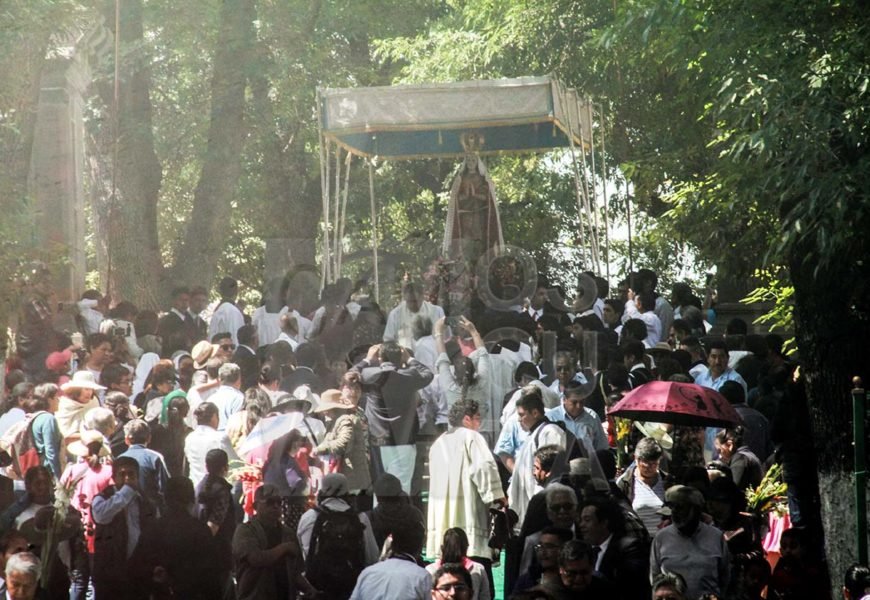 Cientos de feligreses participan en la tradicional “bajada” de la Virgen de Ocotlán Cientos de feligreses participan en la tradicional “bajada” de la Virgen de Ocotlán