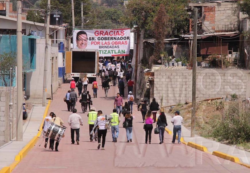 Marco Mena realizó entrega de obra en la comunidad de Tizatlán