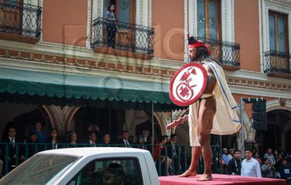 Realizan desfile cívico para recordar al guerrero tlaxcalteca Xicohténcatl Axayacatzi