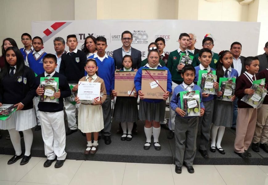 Premian a estudiantes que destacaron en matemáticas, lectura e inglés Premian a estudiantes que destacaron en matemáticas, lectura e inglés