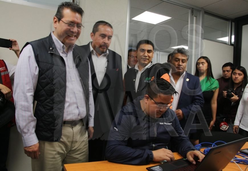 Encabeza Marco Mena entrega de equipamiento a la UTT