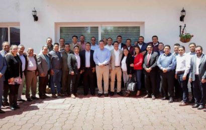 Marco Mena sostuvo reunión con presidentas y presidentes municipales