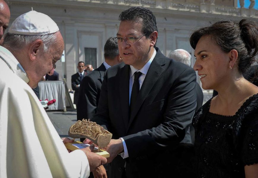 Saludan Mena y Chávez Ruelas al Papa Francisco