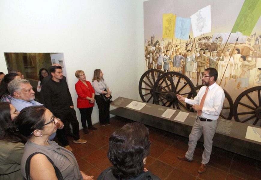Turistas españoles conocen acervo del Museo de la Memoria