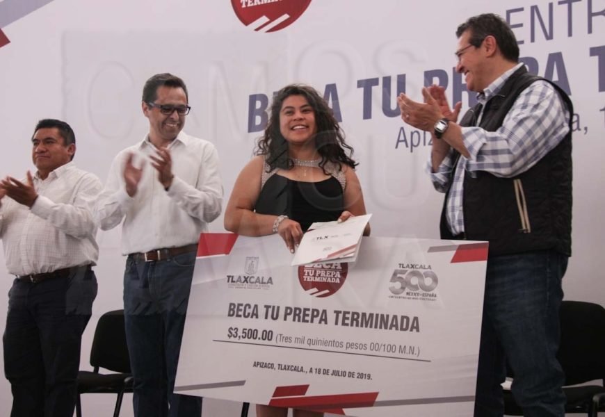 Entregan 1126 becas del componente “Tu Prepa Terminada” en Apizaco Entregan 1126 becas del componente “Tu Prepa Terminada” en Apizaco