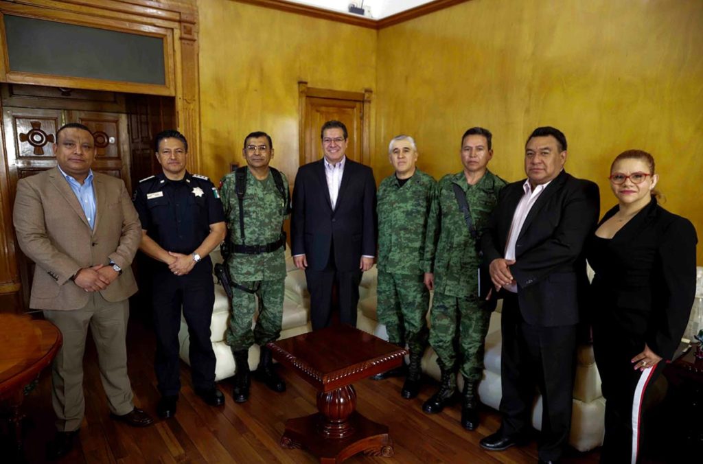 Marco Mena se reúne con Pedro Almazán Cervantes, Comandante de la Sexta Coordinación Territorial de la Guardia Nacional