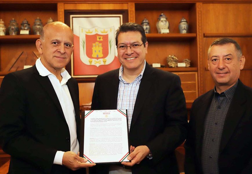 Marco Mena firmó el acuerdo del Nuevo Modelo de Salud del Gobierno Federal