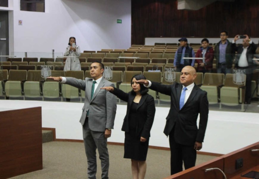 Comisionados del IAIP-Tlax rinden protesta