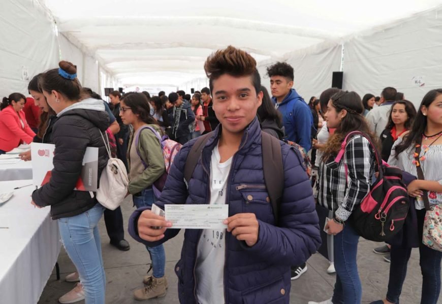 Entregan en Huamantla becas “Tu prepa terminada”