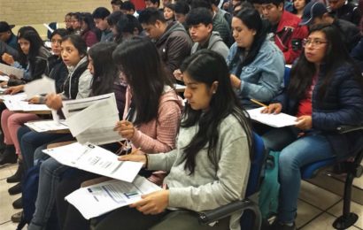 Más de 800 aspirantes realizaron examen de ingreso en la UPTx