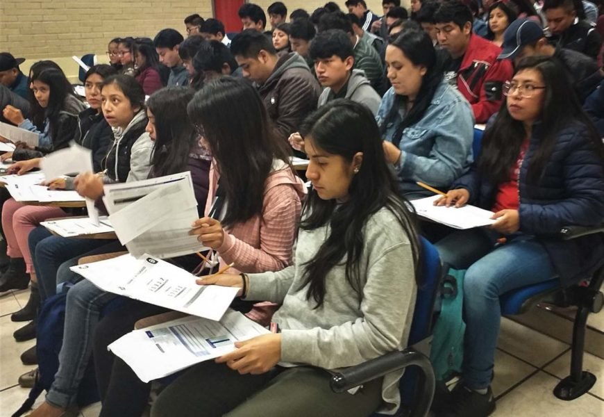 Más de 800 aspirantes realizaron examen de ingreso en la UPTx