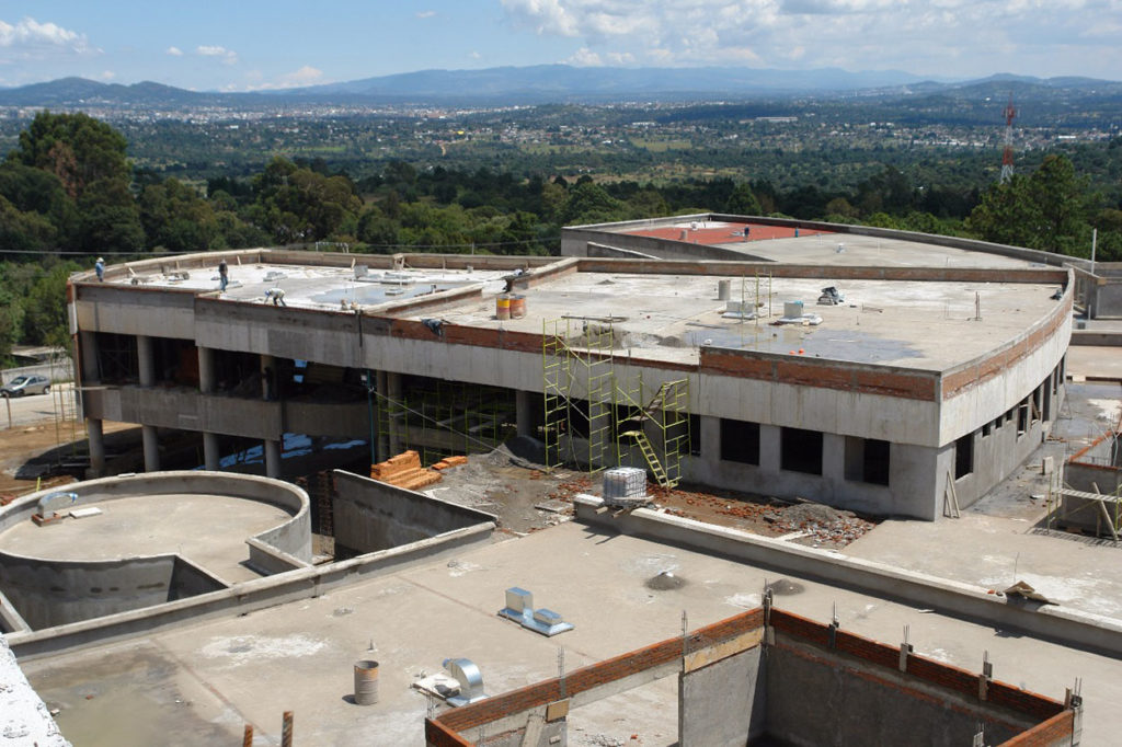 E l Nuevo Hospital General de Tlaxcala se construye en una superficie de 16 mil 813 metros cuadrados y contará con 90 camas censables.