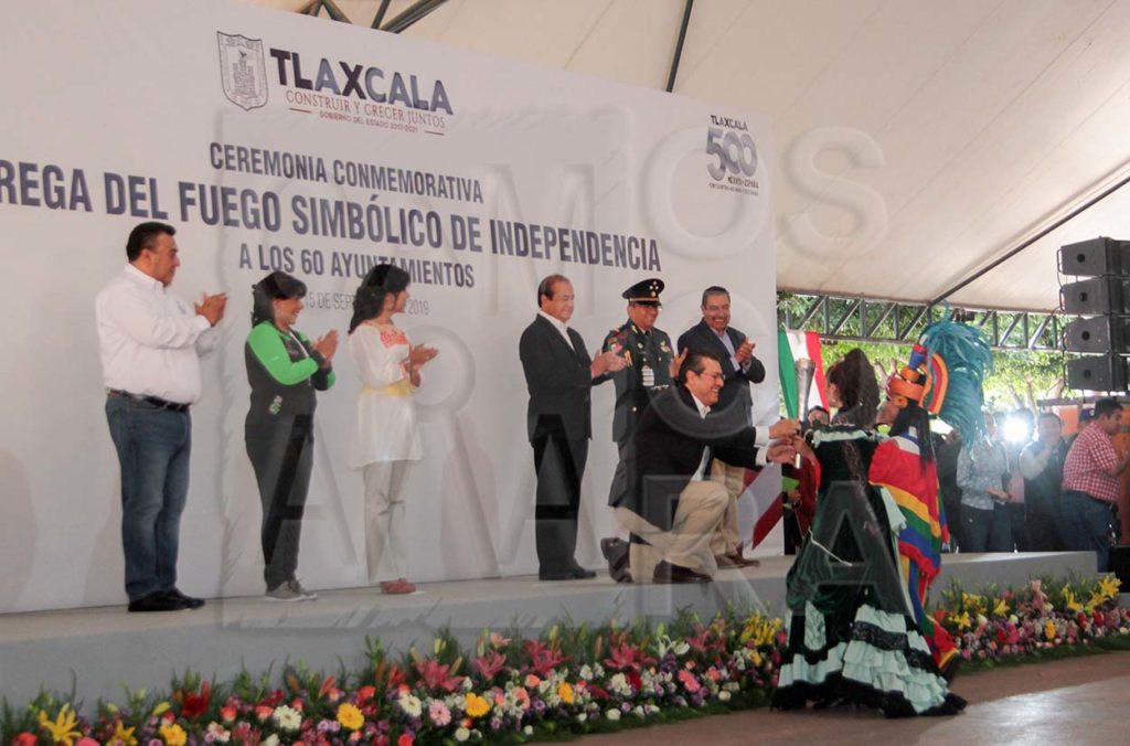 El Gobernador Marco Mena entregó el Fuego Simbólico de Independencia a los 60 municipios del estado.