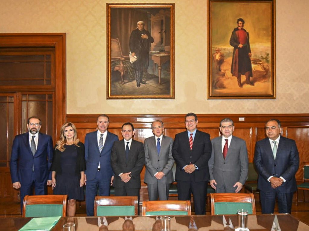  Marco Mena participó este jueves en la reunión de trabajo que sostuvieron gobernadores de diversos estados y el Secretario de Hacienda y Crédito Público, Arturo Herrera Gutiérrez .