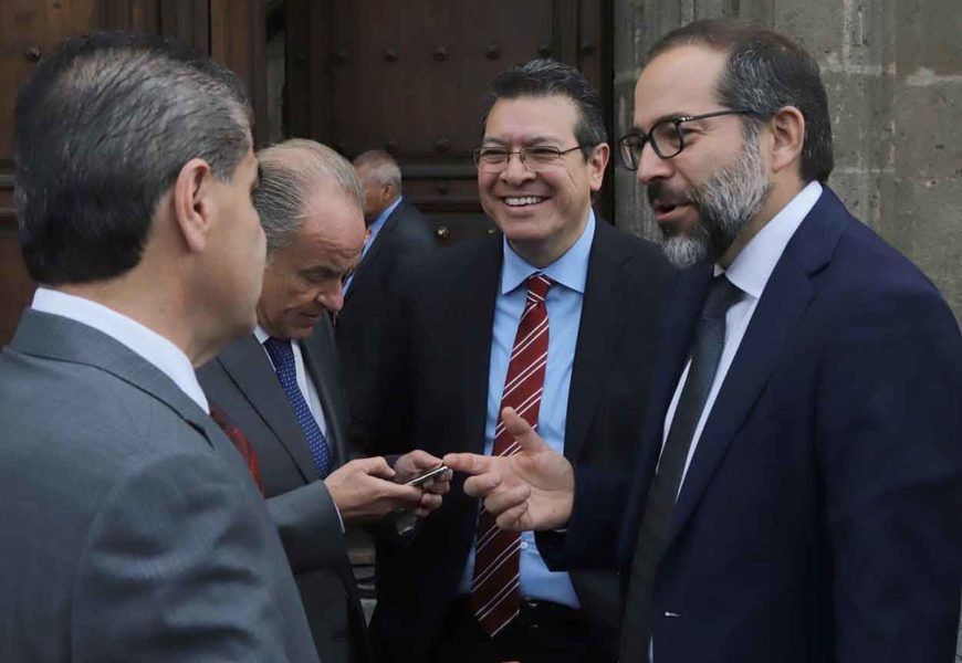 Se reúne Marco Mena con Secretario de Hacienda y Gobernadores