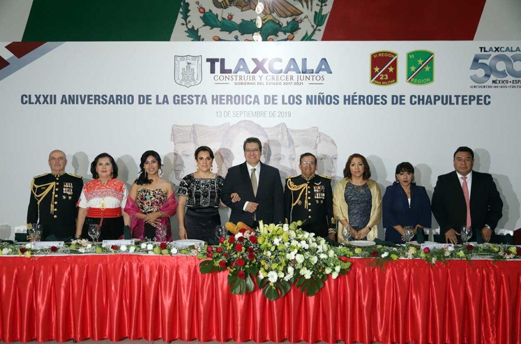 Marco Mena asistió a cena por aniversario de la Gesta de los Niños Héroes en la Zona Militar