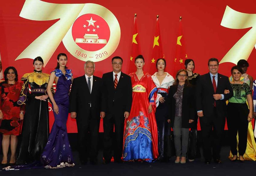 Gobernador presente en el aniversario de la fundación de la República Popular China