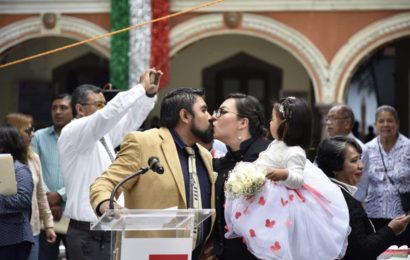 Realizan boda colectiva de 120 parejas en la capital tlaxcalteca