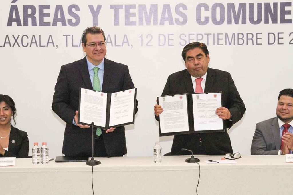 Los gobernadores Marco Mena y Miguel Barbosa firman convenio de Coordinación para el desarrollo de Tlaxcala y Puebla 