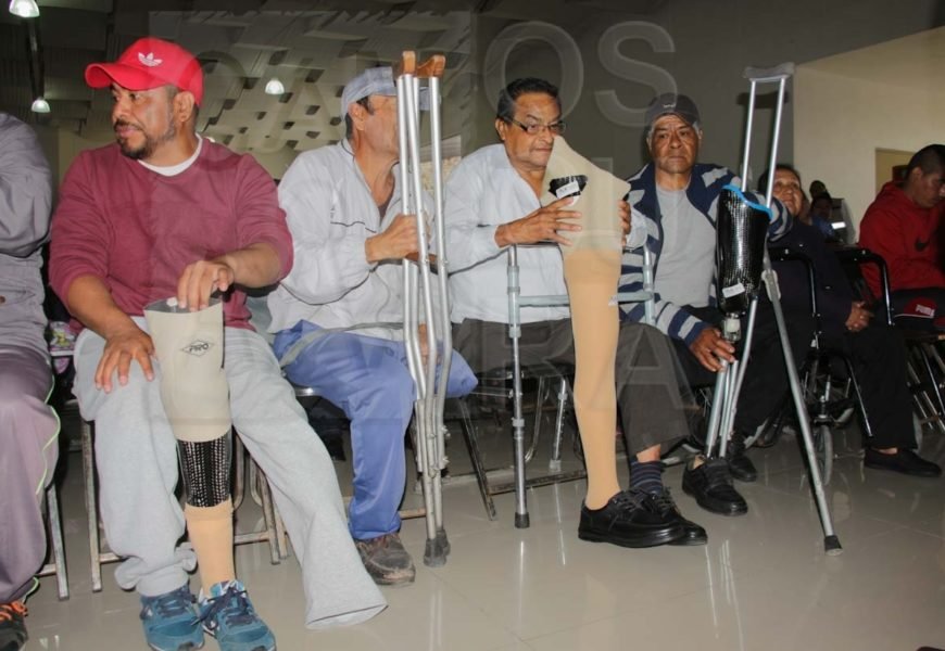 Entregan prótesis externas y lentes de armazón en Tlaxcala