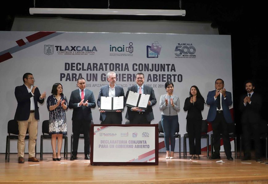 Marco Mena y Joel Salas, comisionado del INAI, firman Declaratoria Conjunta de Gobierno Abierto