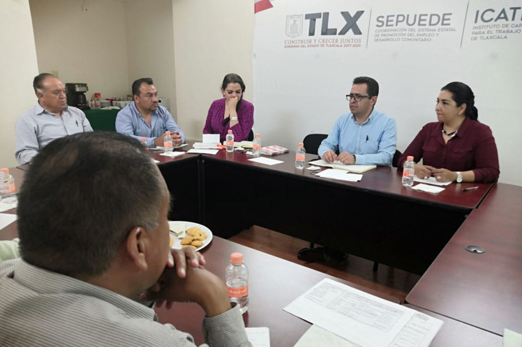  Manuel Camacho Higareda Coordinador de Sepuede y Director General de Icatlax encabezó una reunión de trabajo con directores de las 10 unidades de capacitación.
