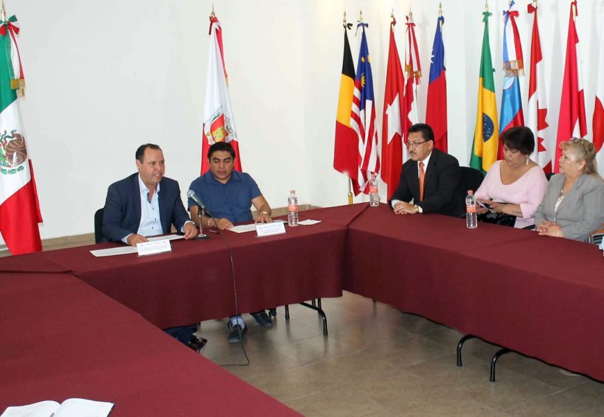 Entrega Sedeco certificado SARE al municipio de Totolac