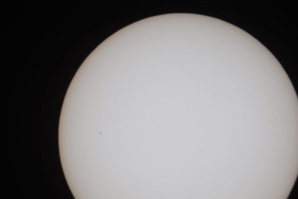 Observan en UPTx tránsito de Mercurio por el Sol
