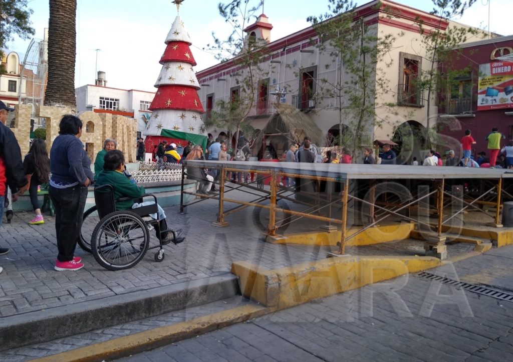 "Lógica humana": Colocar templetes y travesaños encima de una rampa para personas con discapacidad