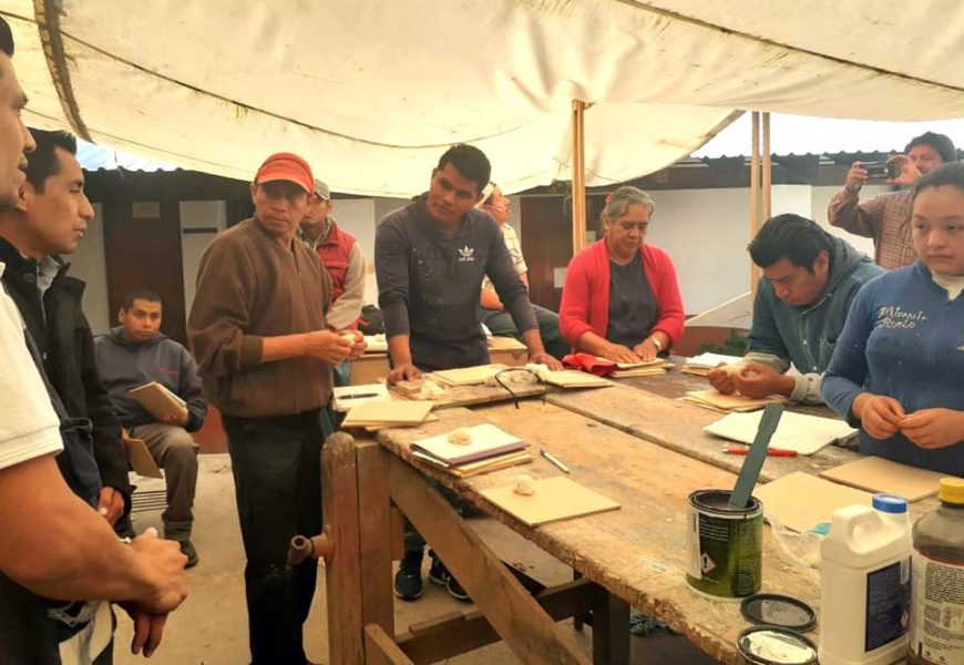 Fortalece Icatlax conocimientos de estudiantes en carpintería de la Acción Móvil Papalotla