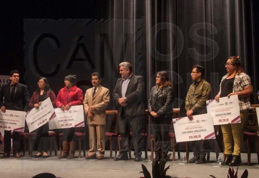 Entregan estímulos y premios estatales de artes y literatura 2019