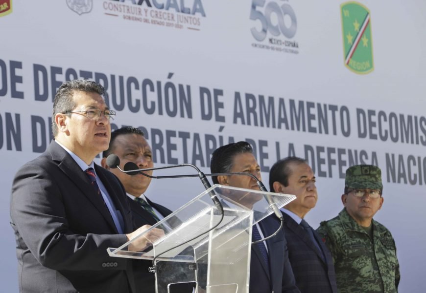 Marco Mena encabezó la ceremonia de destrucción de armas de Sedena Marco Mena encabezó la ceremonia de destrucción de armas de Sedena