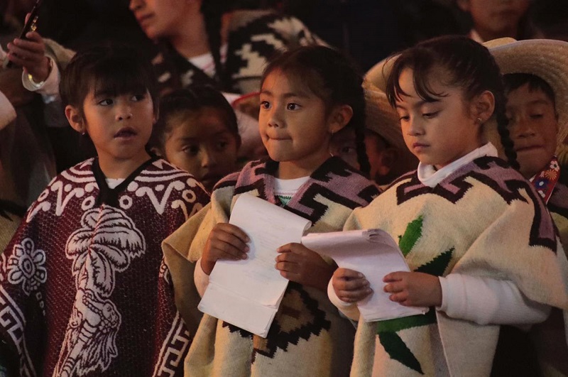  El Departamento de Educación Indígena de la Unidad de Servicios Educativos de Tlaxcala (USET)  trabaja con alumnos de educación básica en el fomento de la lengua-escritura en náhuatl y otomí .
