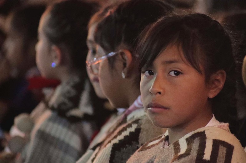 El Departamento de Educación Indígena de la Unidad de Servicios Educativos de Tlaxcala (USET)  trabaja con alumnos de educación básica en el fomento de la lengua-escritura en náhuatl y otomí .