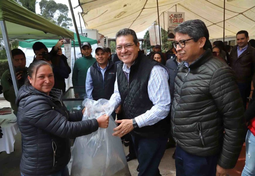 Entregan dos mil crías de carpa a productores del estado