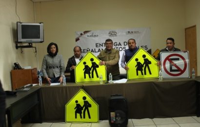 Entregó SECTE señalamientos viales a tres municipios