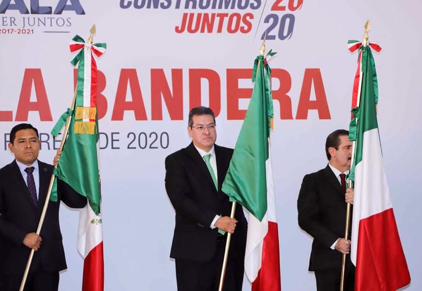 Marco Mena encabeza conmemoración del Día de la Bandera