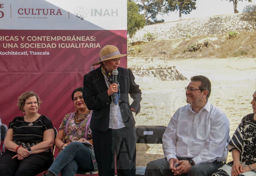 Marco Mena, Olga Sánchez y Alejandra Frausto recorren zona arqueológica de Xochitécatl; se rehabilitará