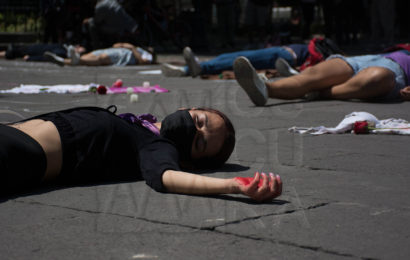 Mujeres se manifiestan para exigir justicia por el feminicidio de Michelle Vera