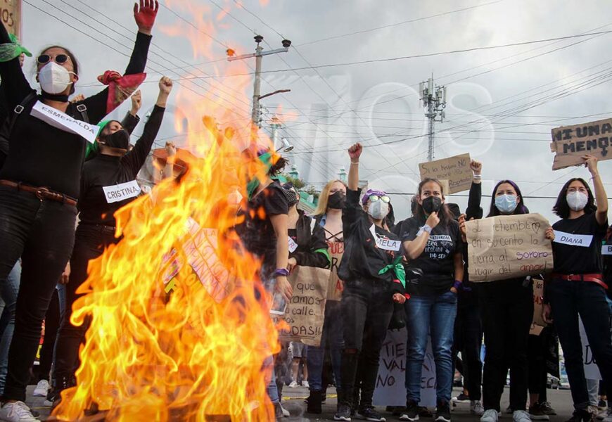 Mujeres exigen justicia y toman las instalaciones de la CEDH