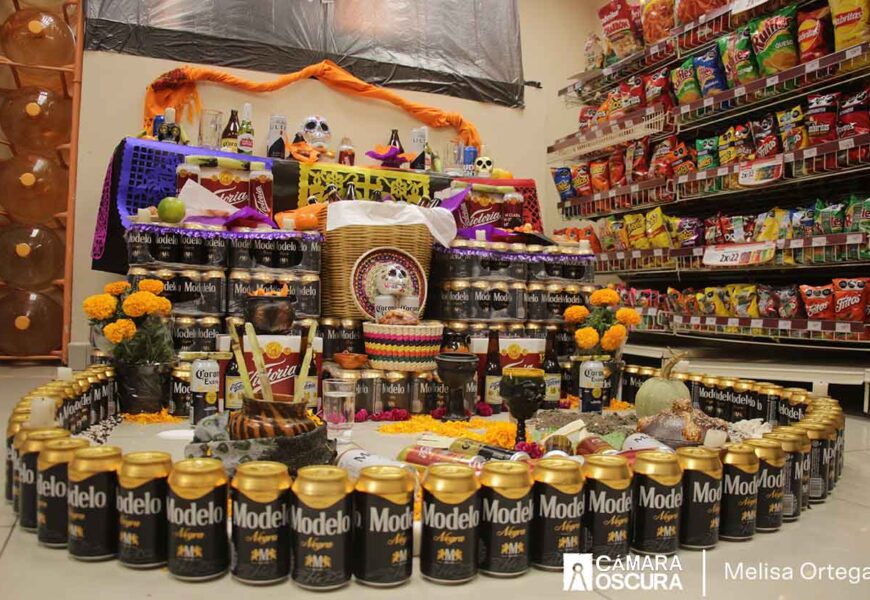 Tiendas de conveniencia se visten para la celebración por el Día de Muertos