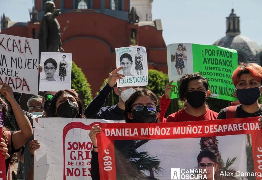 A casi de dos meses de haber desaparecido, familiares exigen acelerar búsqueda de Daniela A casi de dos meses de haber desaparecido, familiares exigen acelerar búsqueda de Daniela